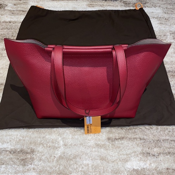 Tod’s Women’s Red Shoulder Bag New With Tags - Picture 2 of 5